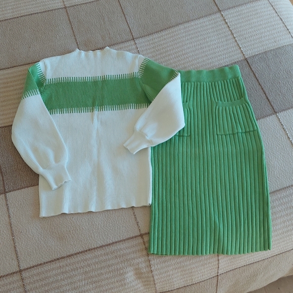 Sweater and Skirt set - Picture 2 of 3
